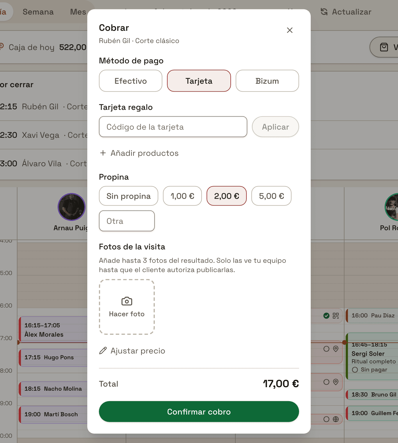 El full «Cobrar» d'una visita, amb Targeta marcada, 2,00 € de propina i un total de 17,00 €