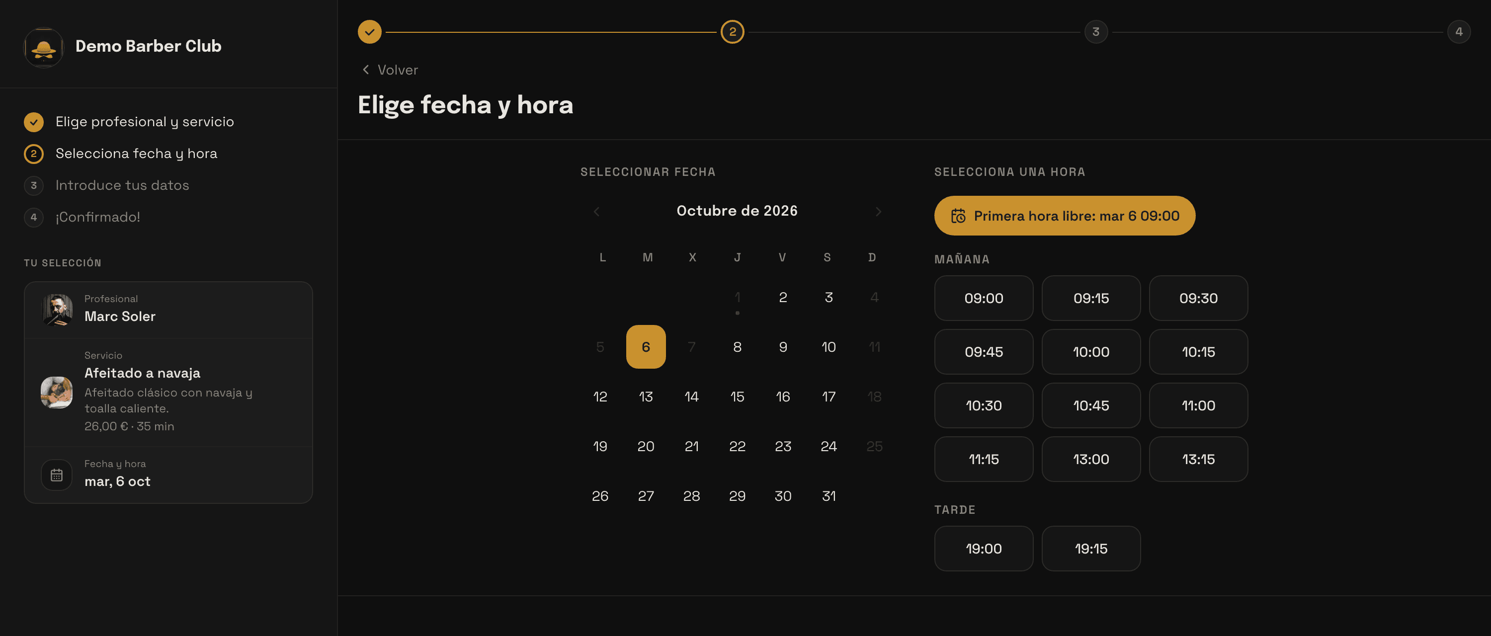 Página pública de reservas: el 5 y el 7 de octubre aparecen en gris y las horas del 6 saltan de 11:15 a 13:00 y luego a 19:00, evitando las horas ocupadas